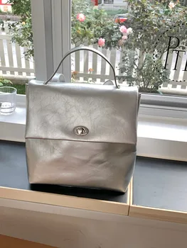 2023 Нишевый рюкзак для девочек, простой современный Однотонный серебристый Мягкий Большой емкости, Нежный Уникальный дизайн, женская сумка для поездок на работу
