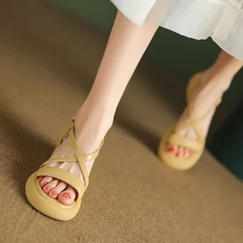 Новые водонепроницаемые босоножки с открытым носком на толстой подошве, женские летние универсальные туфли на толстом каблуке 2023 года, модные универсальные туфли на высоком каблуке